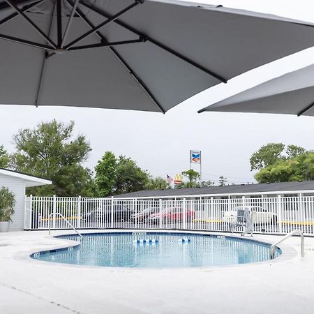 Golden Isles Inn & Suites Brunswick Buitenkant foto