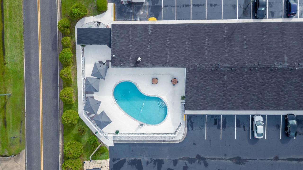 Golden Isles Inn & Suites Brunswick Buitenkant foto