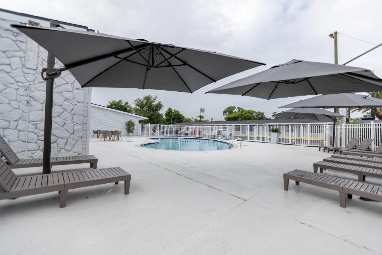 Golden Isles Inn & Suites Brunswick Buitenkant foto