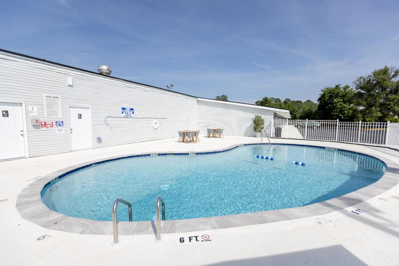 Golden Isles Inn & Suites Brunswick Buitenkant foto