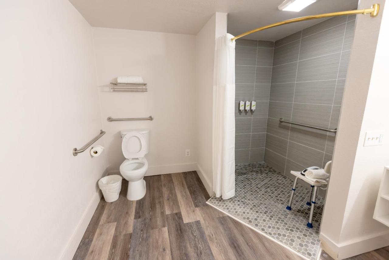 Golden Isles Inn & Suites Brunswick Buitenkant foto