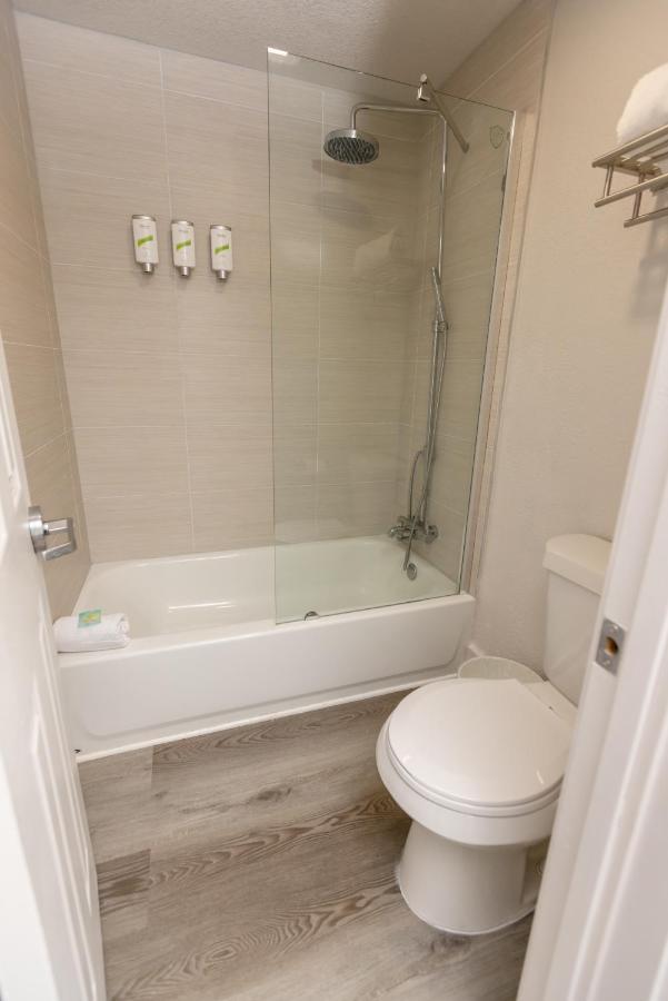Golden Isles Inn & Suites Brunswick Buitenkant foto
