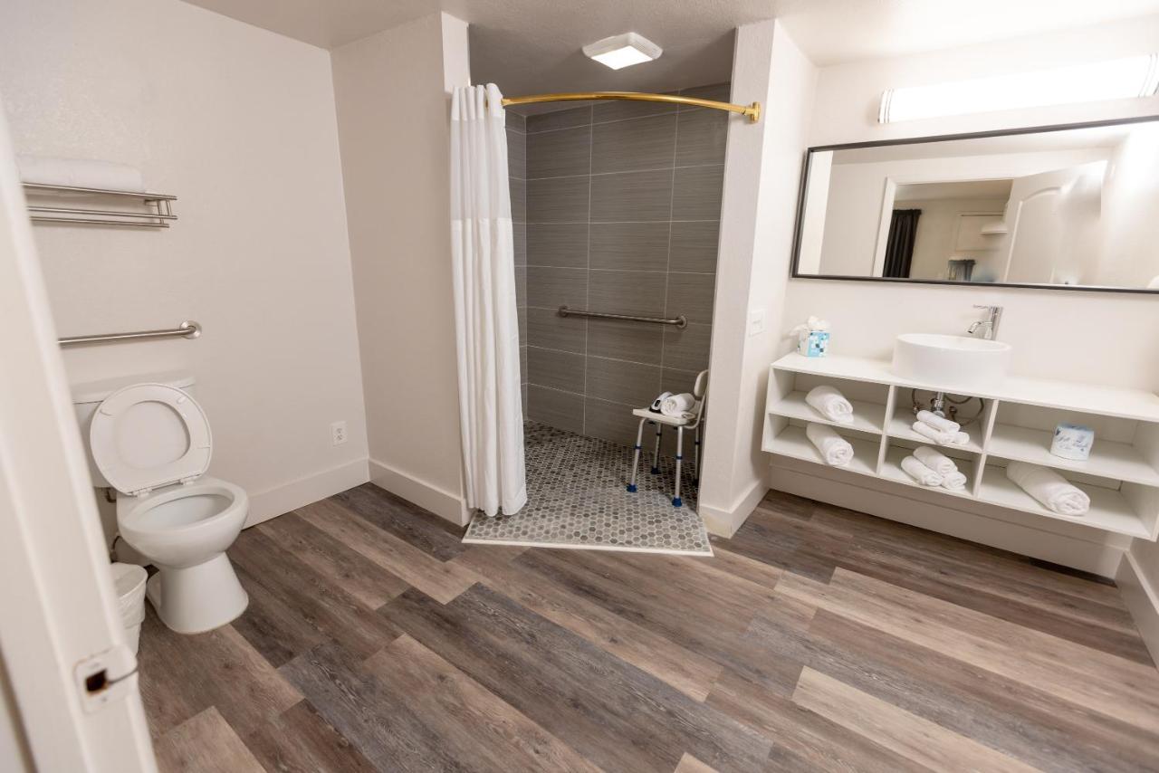 Golden Isles Inn & Suites Brunswick Buitenkant foto
