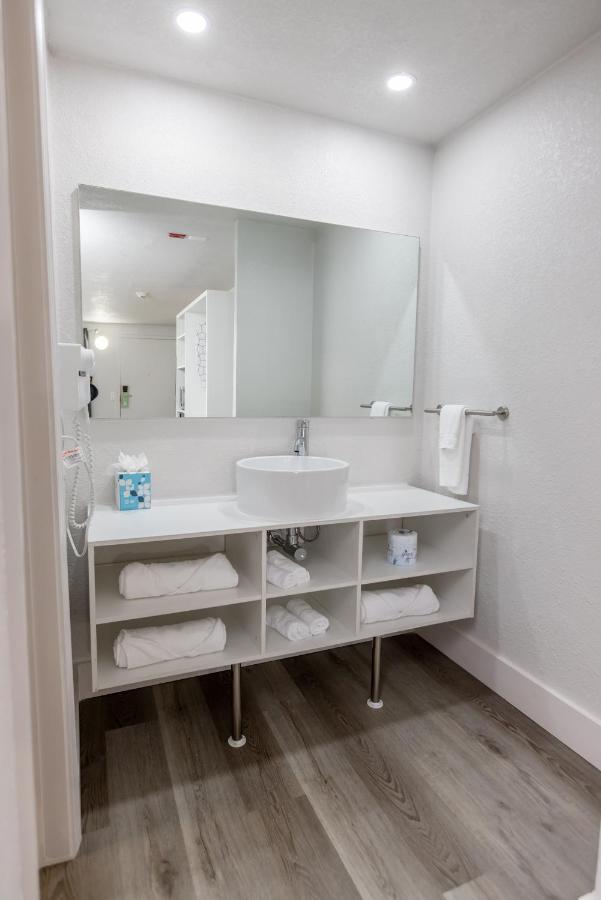 Golden Isles Inn & Suites Brunswick Buitenkant foto