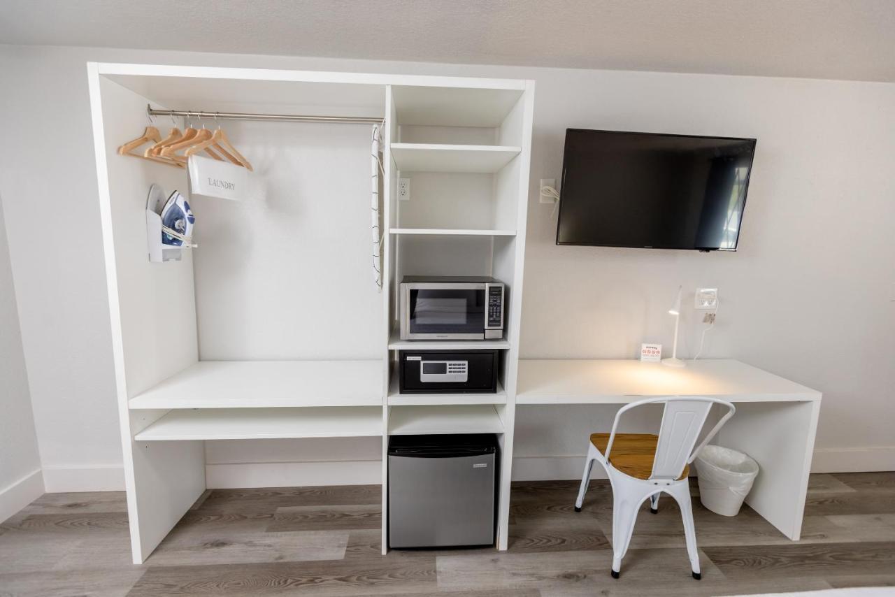 Golden Isles Inn & Suites Brunswick Buitenkant foto