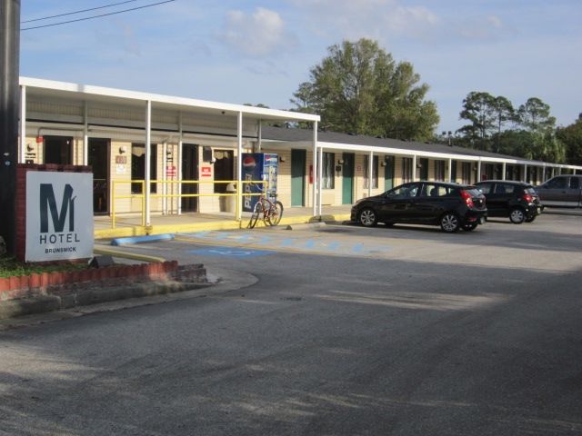 Golden Isles Inn & Suites Brunswick Buitenkant foto