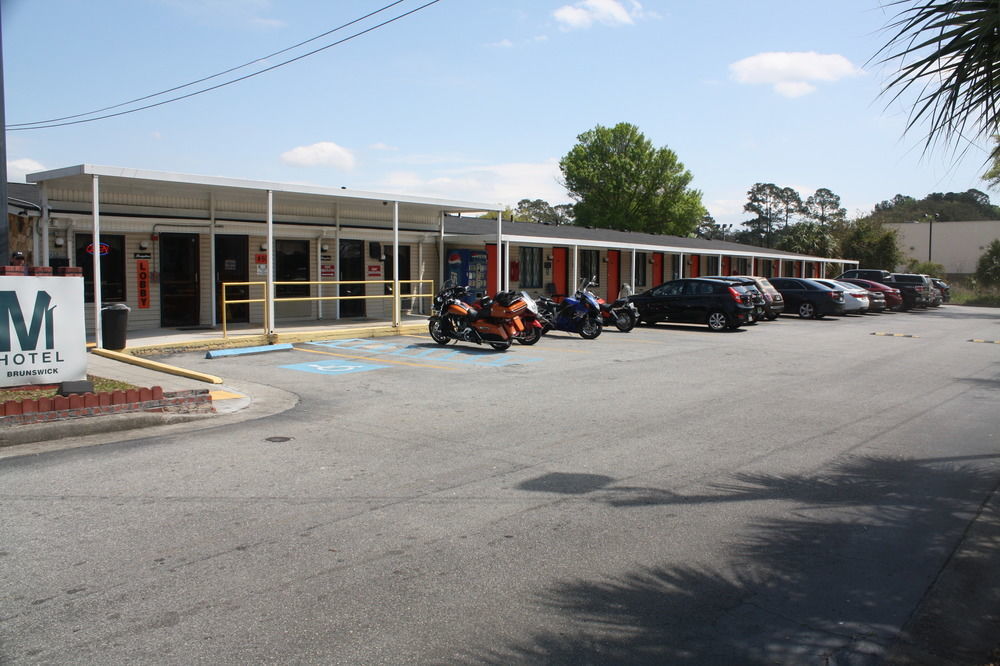 Golden Isles Inn & Suites Brunswick Buitenkant foto