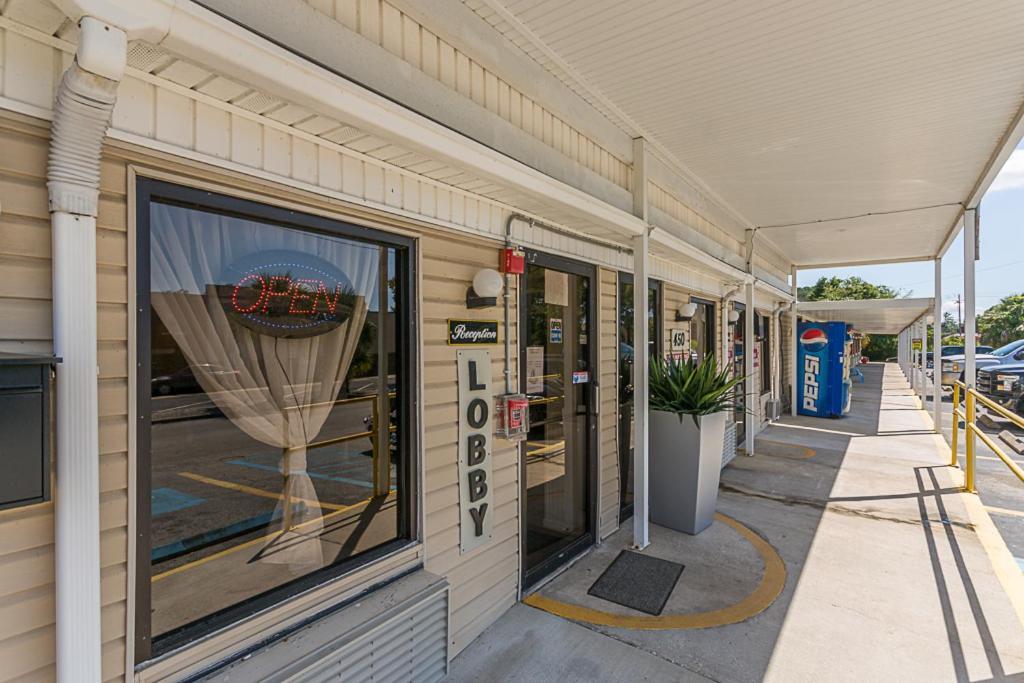 Golden Isles Inn & Suites Brunswick Buitenkant foto