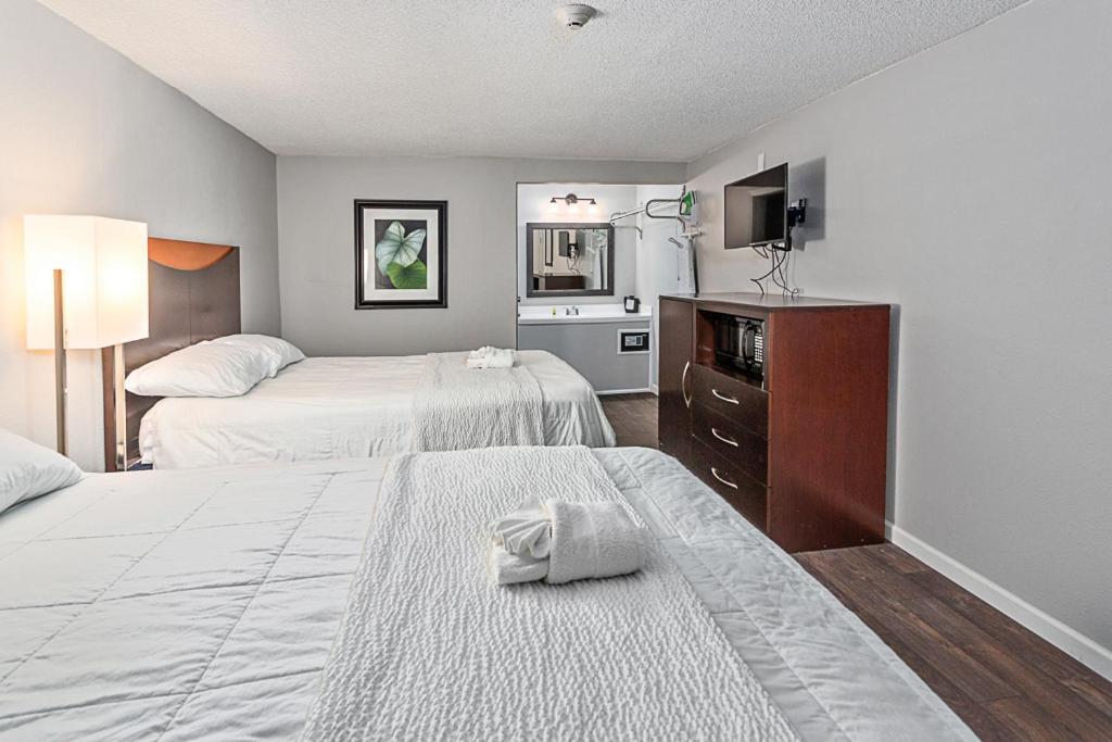 Golden Isles Inn & Suites Brunswick Buitenkant foto
