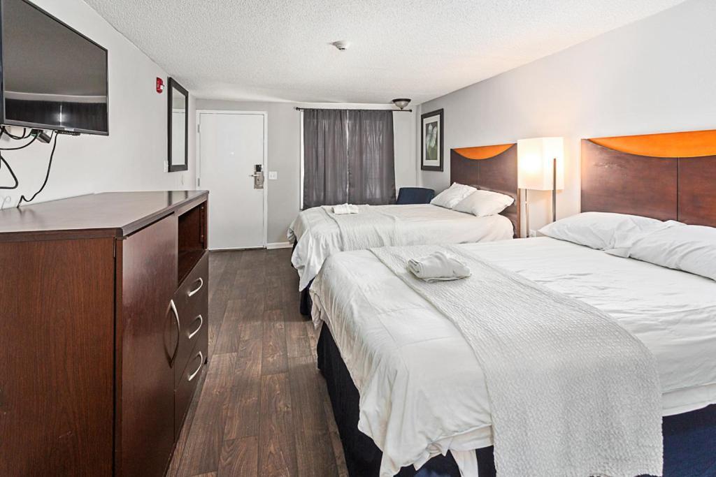 Golden Isles Inn & Suites Brunswick Buitenkant foto