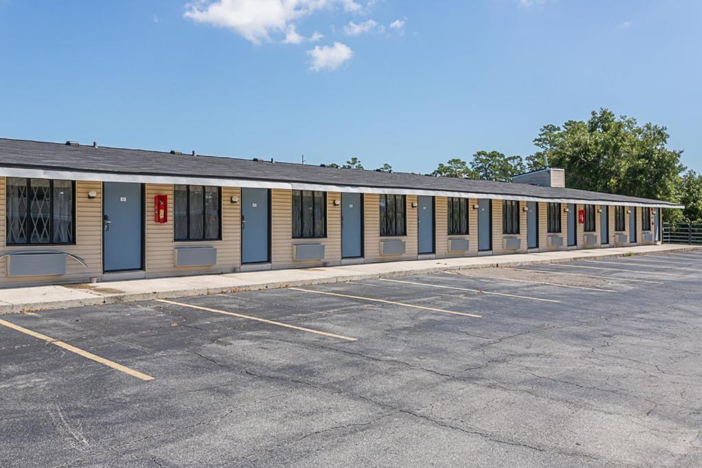 Golden Isles Inn & Suites Brunswick Buitenkant foto