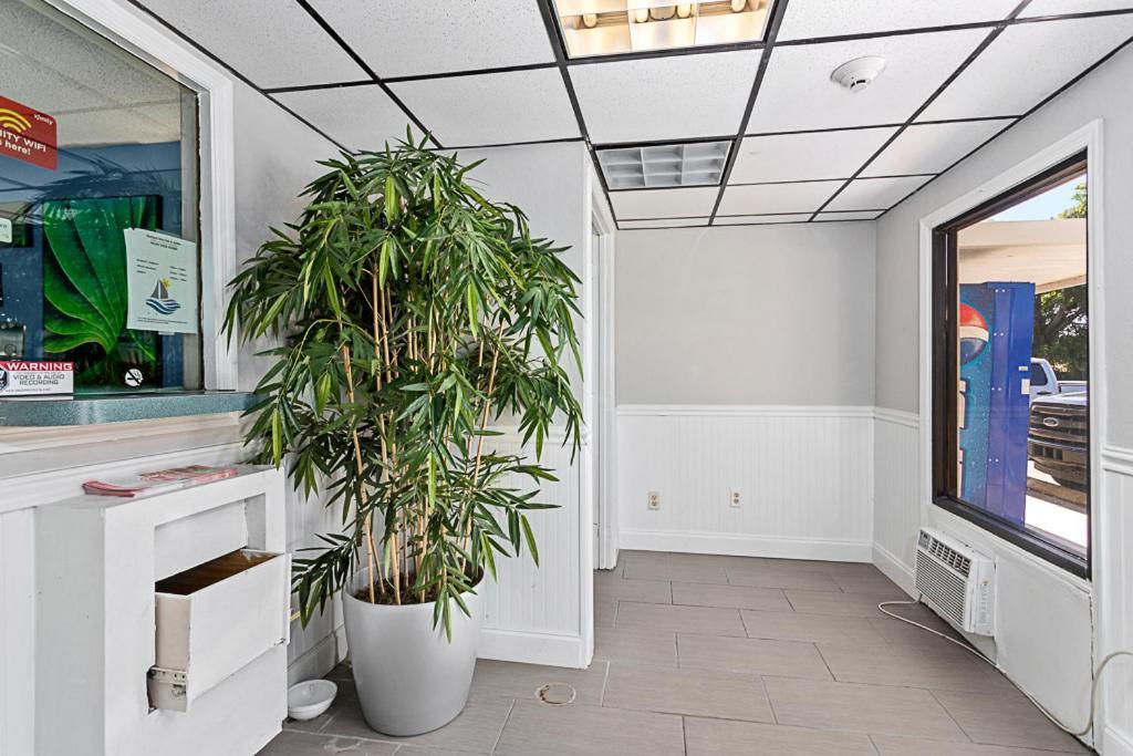 Golden Isles Inn & Suites Brunswick Buitenkant foto